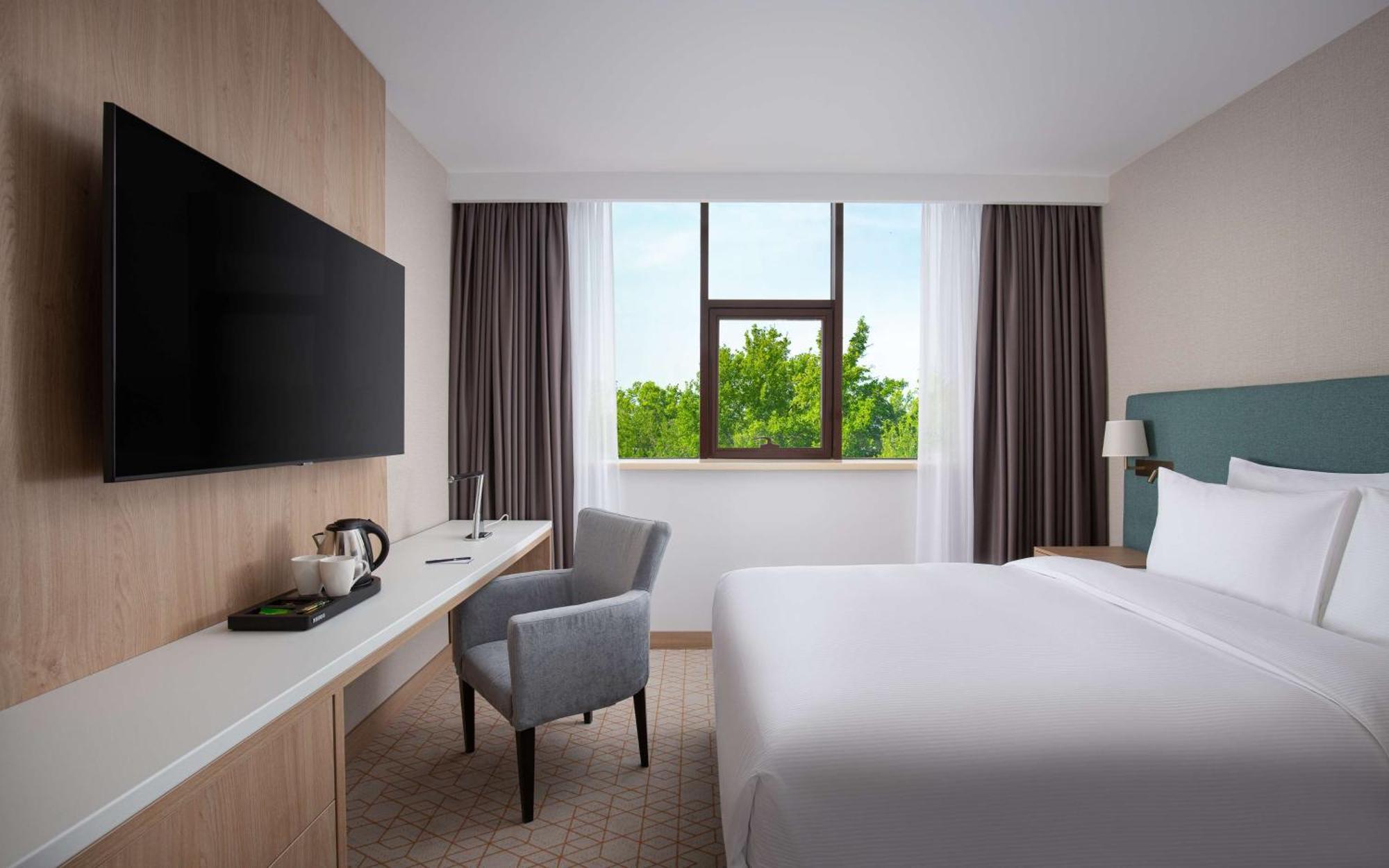 Doubletree By Hilton Shymkent Otel Dış mekan fotoğraf