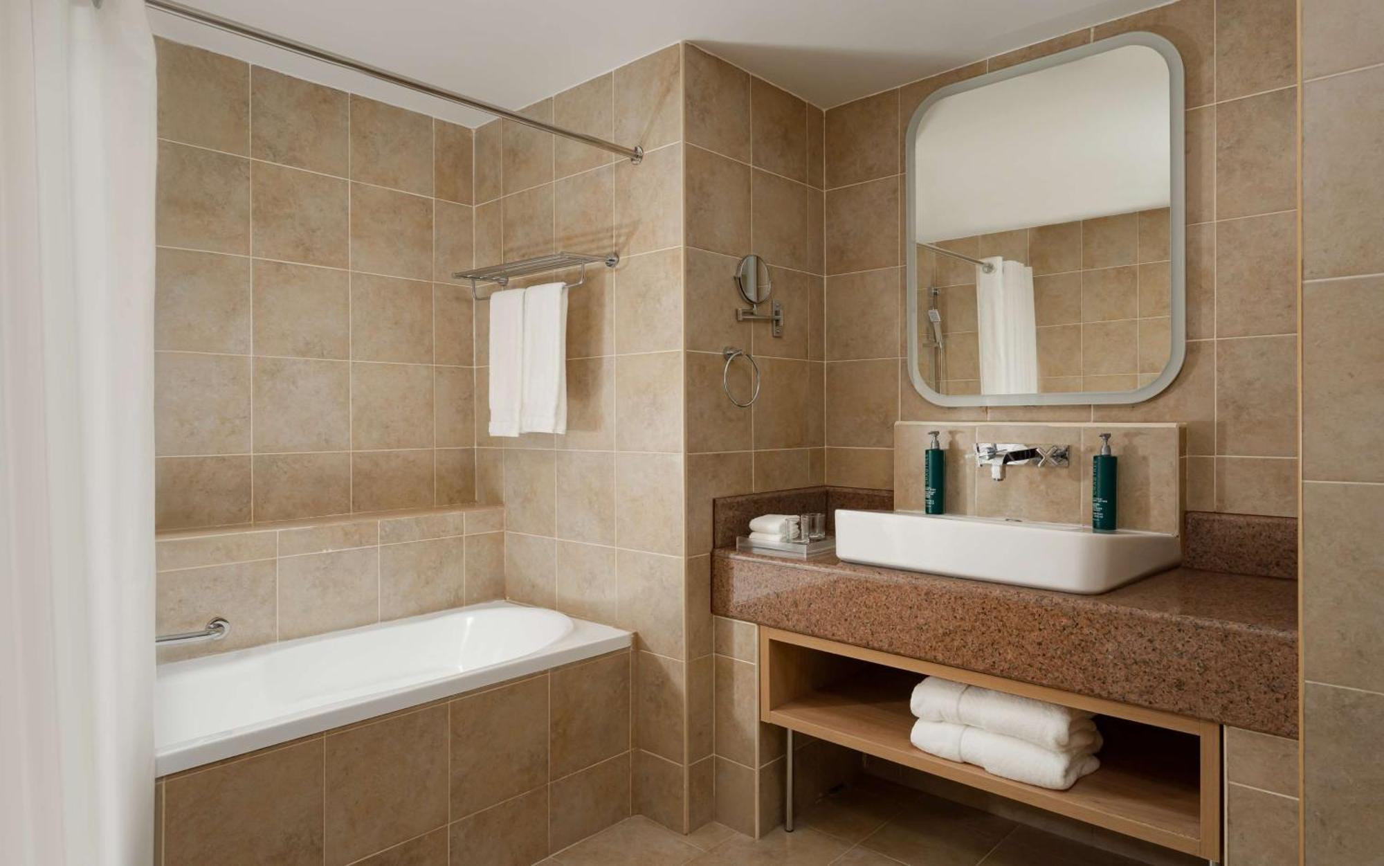 Doubletree By Hilton Shymkent Otel Dış mekan fotoğraf
