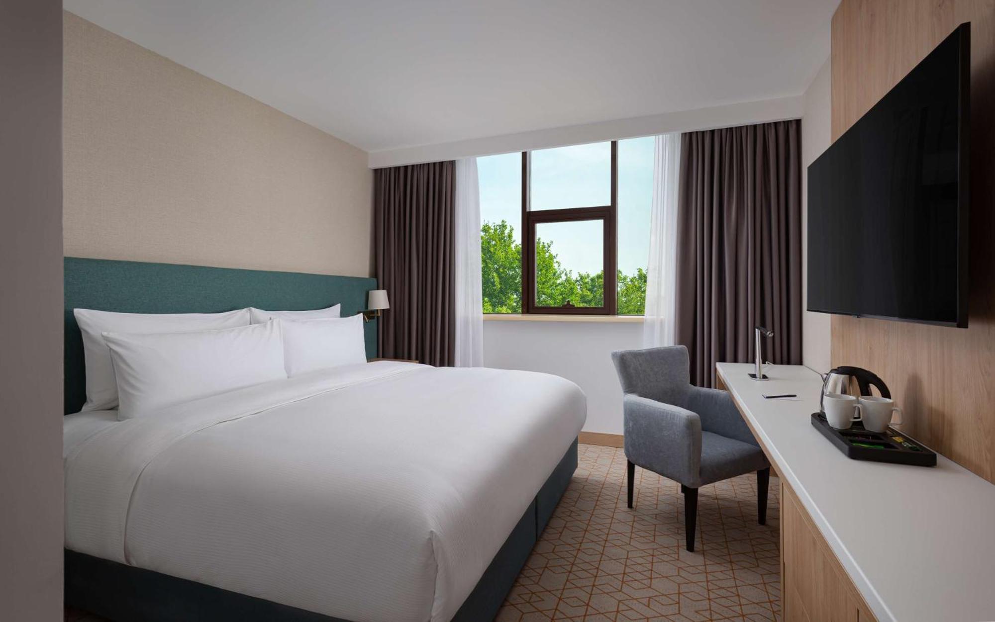 Doubletree By Hilton Shymkent Otel Dış mekan fotoğraf