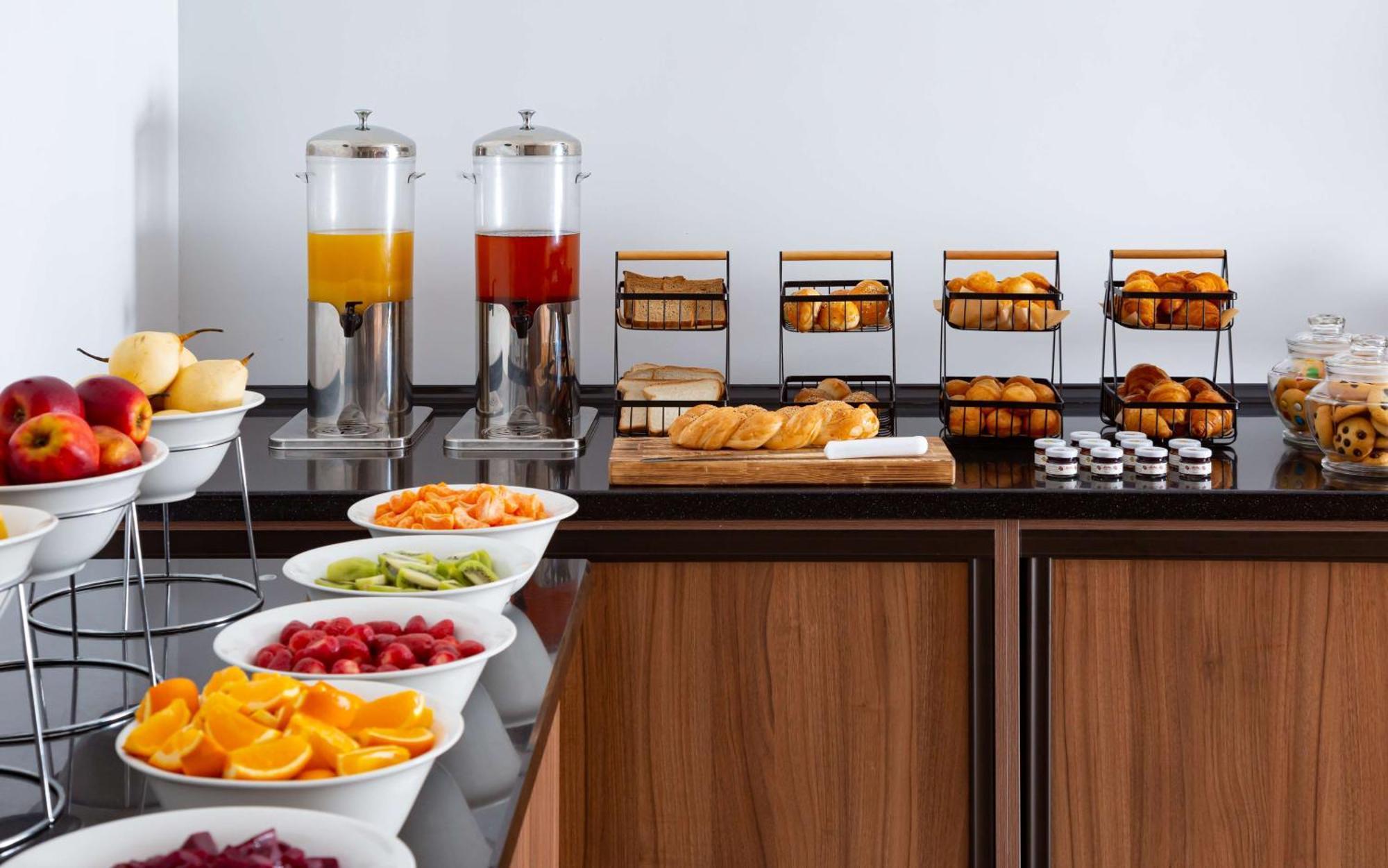 Doubletree By Hilton Shymkent Otel Dış mekan fotoğraf