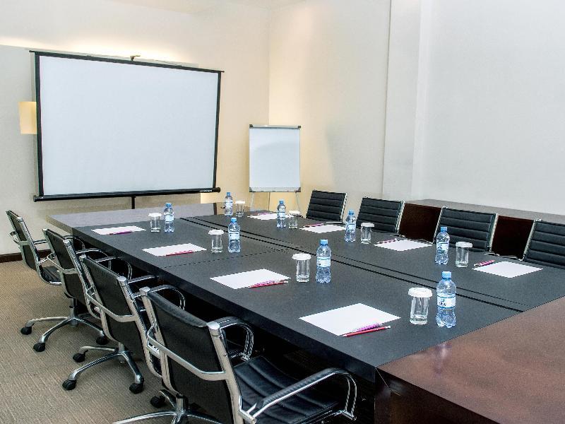 Doubletree By Hilton Shymkent Otel Dış mekan fotoğraf