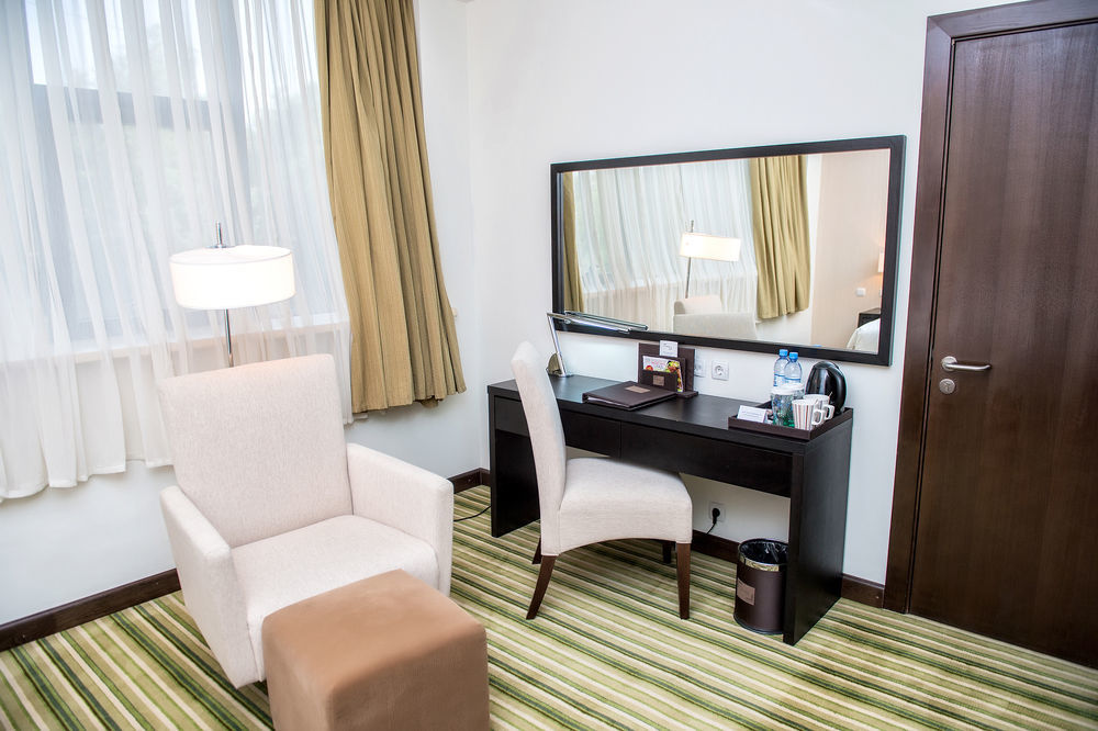Doubletree By Hilton Shymkent Otel Dış mekan fotoğraf